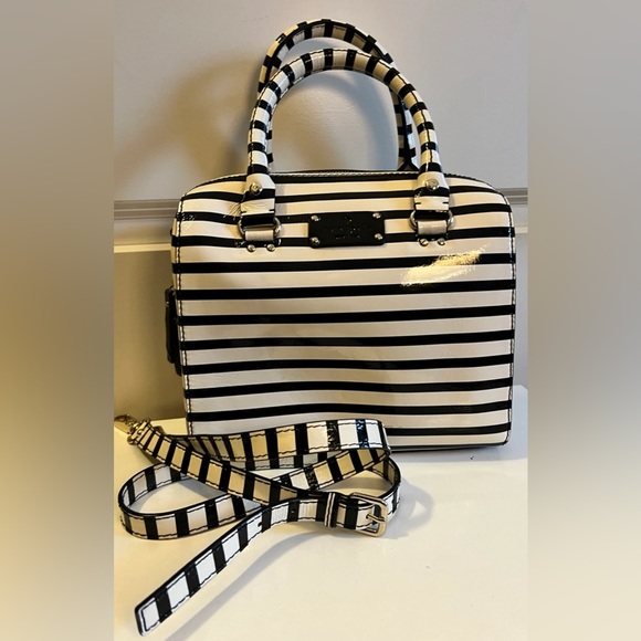 Kate Spade patent purse - Picture 6 of 8